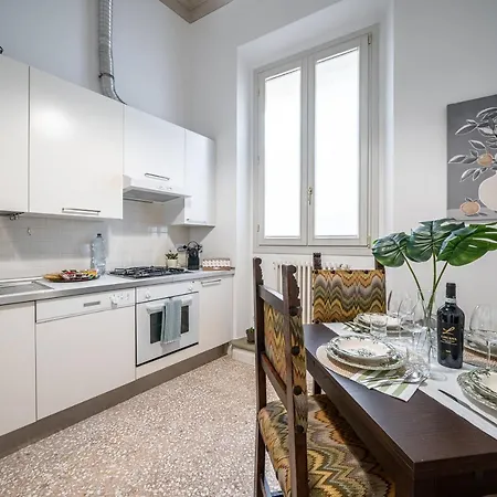 Apartamento 3 Minutes From Piazza Maggiore Historical Flat